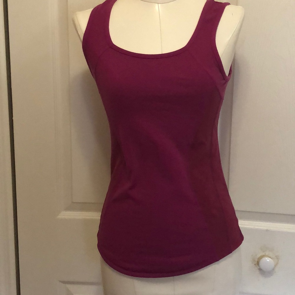 EUC LULULEMON SIZE SMALL FUCHSIA TANK TOP